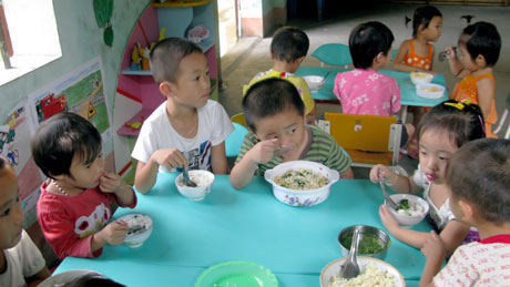Bé trai tử vong ở điểm giữ trẻ không phép do sặc cháo