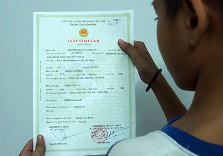 Từ 1-1-2016: Phải hỏi ý kiến con khi thay đổi tên họ cho con
