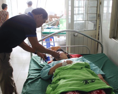 Cô gái tự đâm 165 cây kim vào vai