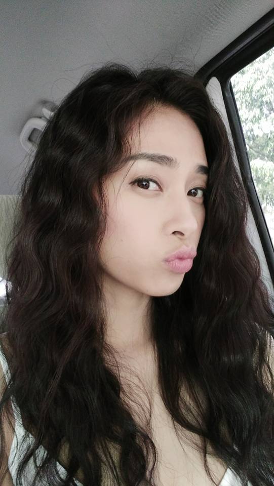 Ngô Thanh Vân \'Xong phim rồi! Phải lo điệu điệu lại cho bản thân tí thôi không là quên! Tóc em bù xù xuống phố ...\'.