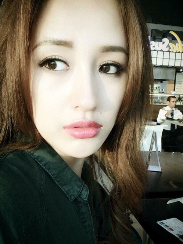 Mai Phương Thúy tiết lộ cô bị ốm và đau chân: \'Chạy bộ nhiều - chân đau âm ỉ. Làm việc mất sức - ốm. Muốn khoẻ phải tập thể dục mà chân đau chưa chạy lại được...\'.