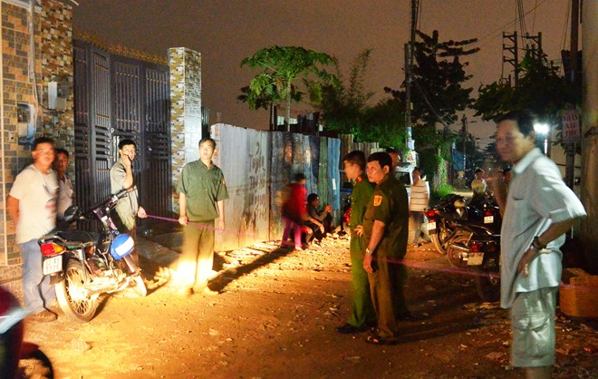 Đang ngủ, người đàn ông bị côn đồ xông vào nhà đâm chết