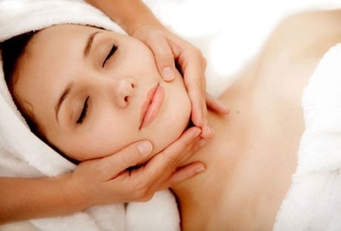 2 cách massage đơn giản nhưng thay đổi toàn bộ da mặt bạn