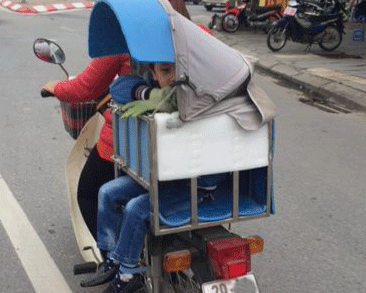 Bức ảnh xúc động về tình mẫu tử trong giá rét