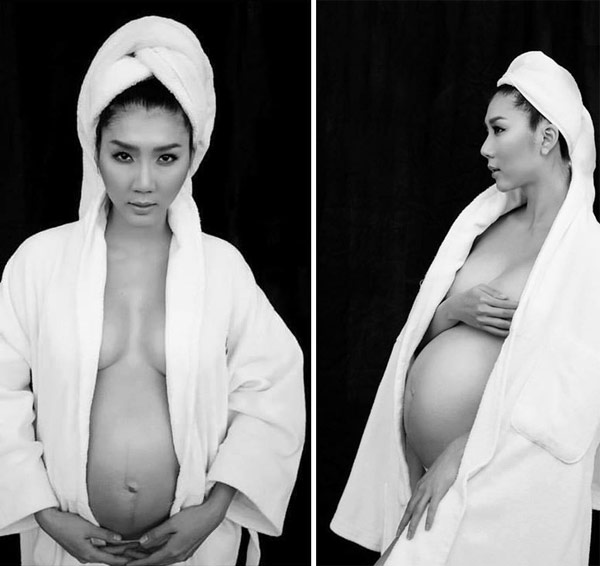 Ngọc Quyên chỉ khoác hờ áo choàng tắm, tự hào khoe bụng bầu lớn và những đường cong gợi cảm.