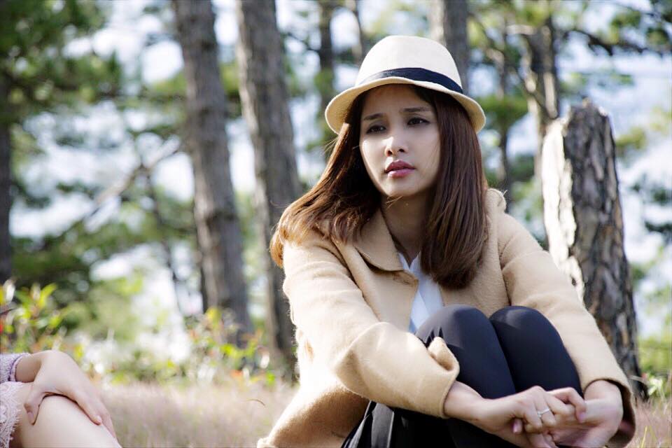 Thảo Trang - vợ cũ Phan Thanh Bình \'... Gió có khẽ hờn trách em yếu mềm....?\'.