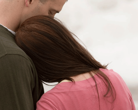 Người đàn ông giàu có đi xế hộp và cái lắc đầu dứt khoát của chị