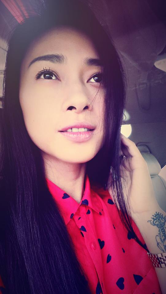 Ngô Thanh Vân \'Càng đến Noel càng thấy yêu đời trở lại. Mọi người có cảm giác giống Vân không? Cảm thấy mình nữ tính hẳn luôn...hí hí...\'.