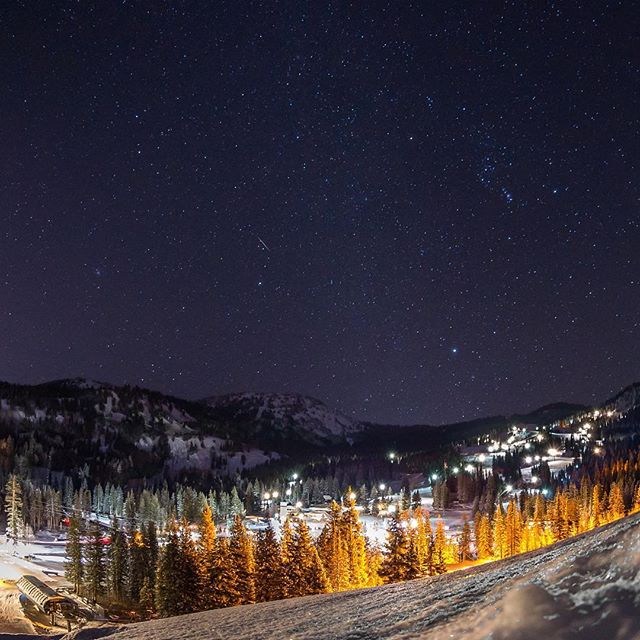 Mưa sao băng Geminids ở gần Brighton Resort, Mỹ.