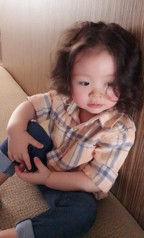 Elly Trần: \'Mấy cưng hãy nói điều gì đó về sự đẹp trai và lãng tử của anh đi\'.