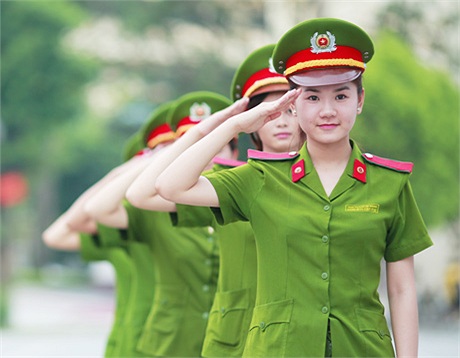 Công dân nữ được tuyển chọn nghĩa vụ trong ngành Công an