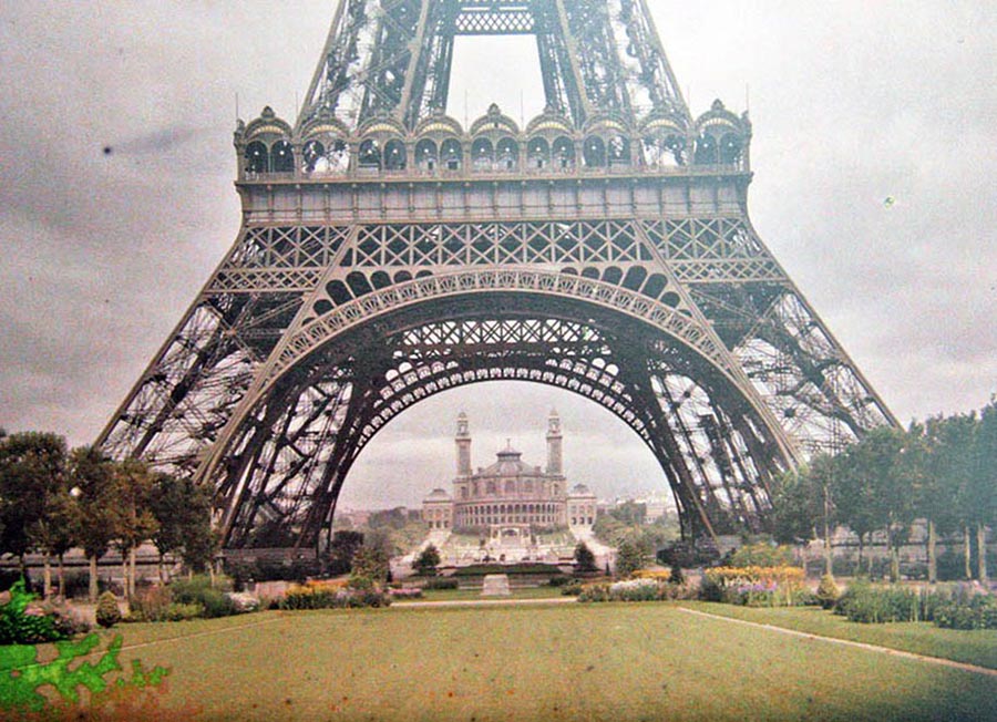 Và Paris là một trong những thành phố mà nhóm của Albert đi qua.