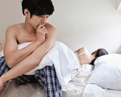 Đêm tân hôn, nhìn vết máu trên ga giường, chồng bất ngờ nổi điên