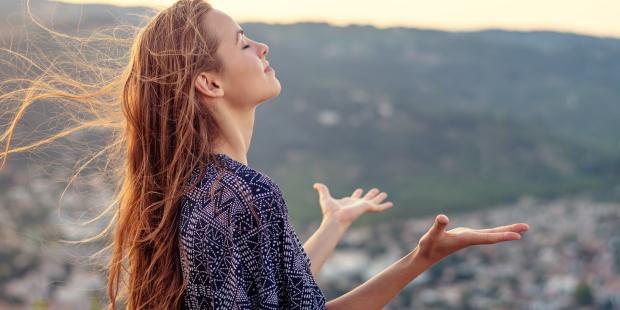 Muôn kiểu bế trẻ “hỏng dáng, hại con” mẹ cần tránh