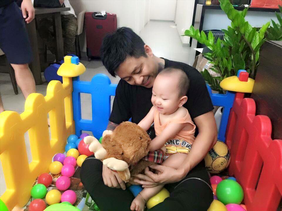Ca sỹ Tuấn Hưng hạnh phúc chia sẻ khoảnh khắc \'Giàu hay nghèo cũng chỉ cần thế này thôi\'.