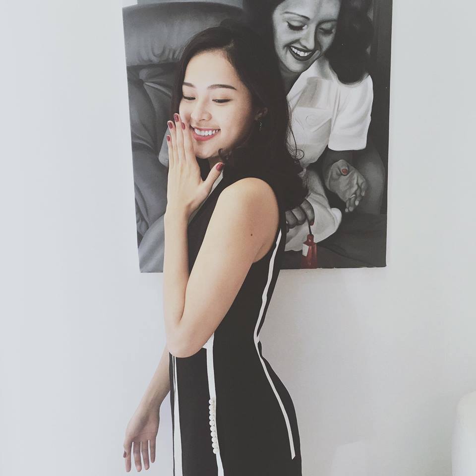 Hạ Vi cười duyên, khoe dáng xinh trong hình ảnh mới.