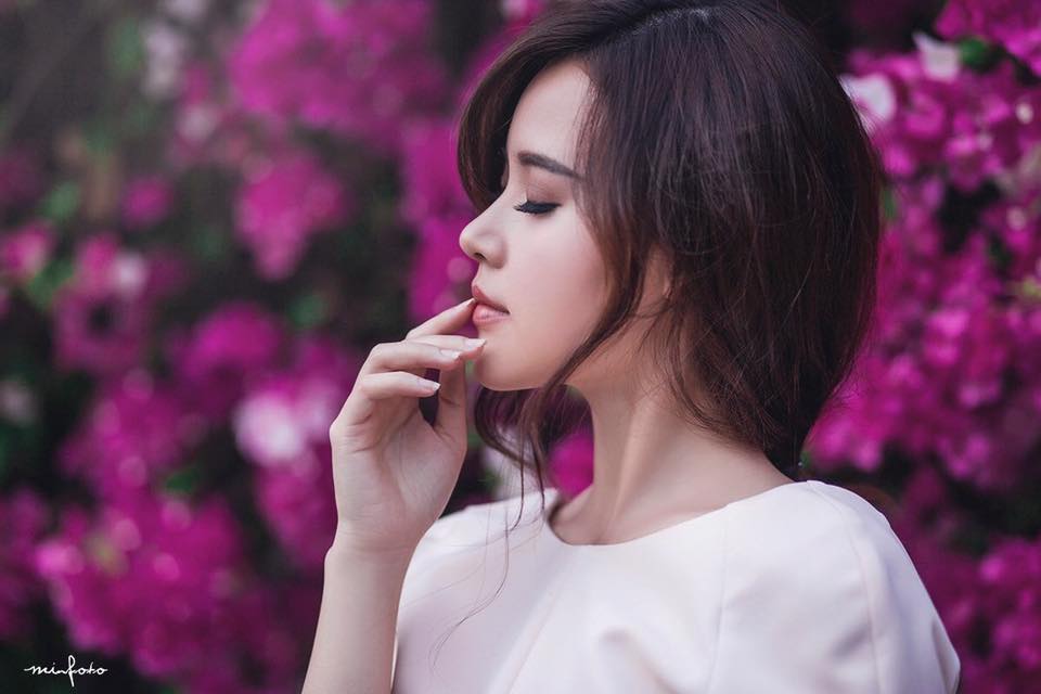 Hotgirl Midu chia sẻ lời Phật dạy, \'Không tranh giành chính là từ bi, không tranh cãi chính là trí tuệ, không nghe thấy chính là thanh tịnh, không nhìn thấy chính là tự tại, tha thứ chính là giải thoát, thấy đủ chính là buông bỏ\'.