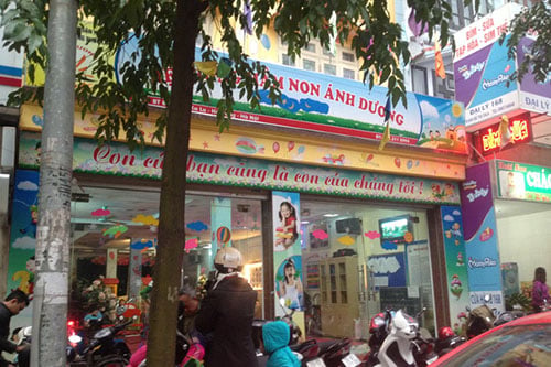 Bé trai 3 tuổi bị cô đánh vì tè dầm: Nhà trường công khai xin lỗi
