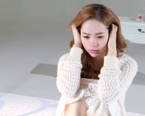 Chồng chỉ tay vào mặt vợ quát: “Cô cút ngay cho khuất mắt tôi”
