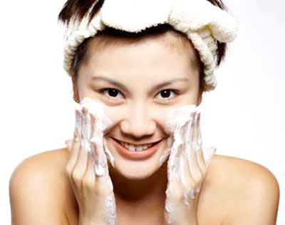 Bí quyết rửa mặt để 40 tuổi vẫn không bị nếp nhăn