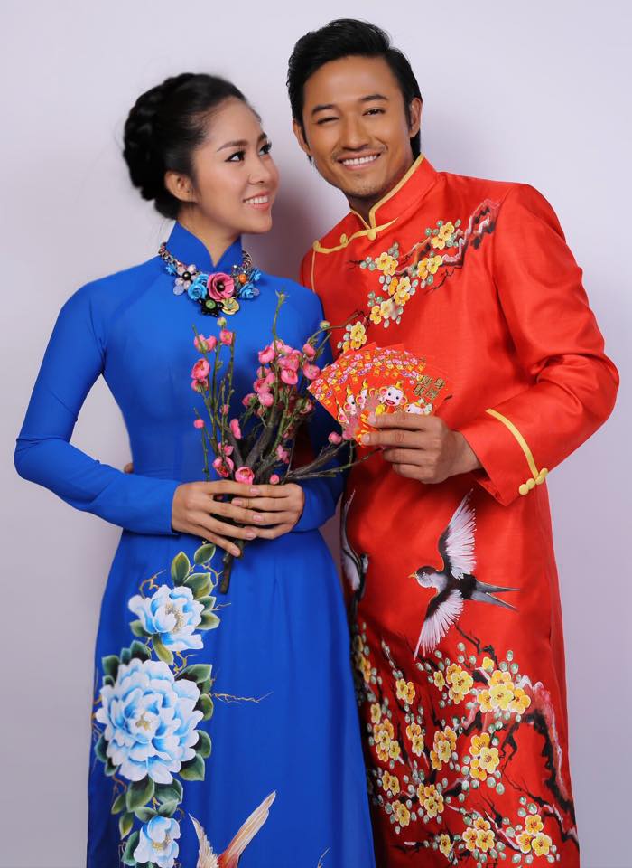 Lê Phương diện áo dài truyền thống e ấp chào xuân bên Qúy Bình.