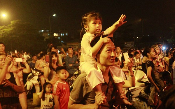 Xem bắn pháo hoa 2016: Trẻ em phải lưu ý những gì?