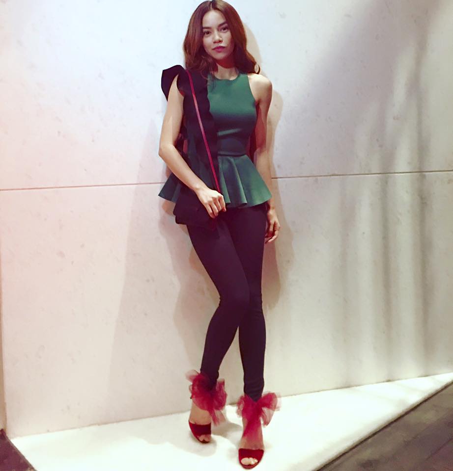 Hồ Ngọc Hà sành điệu: \'Có người nhìn... bị xấu hổ... đơ\'.