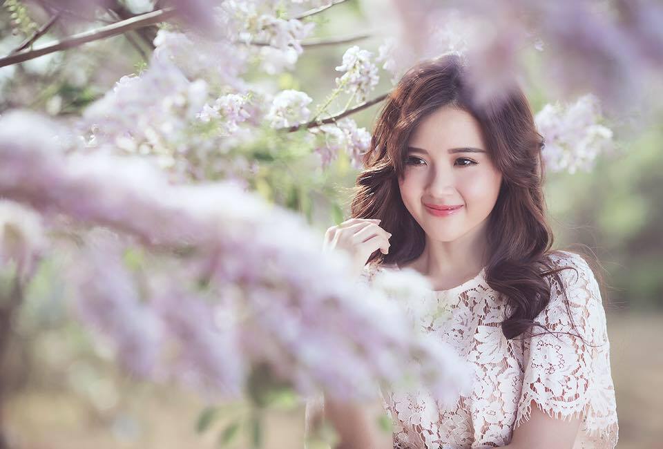 Midu tạo dáng xinh với \'Hoa anh đào trong gió\'.