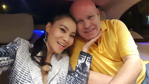 Thu Minh hạnh phúc, khoe khoảnh khắc bình yên bên chồng Tây - Gấu trắng.