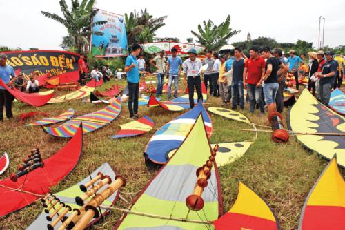 Đôi mắt to tròn của cô bé cực dễ thương.