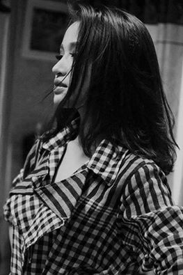 Thanh Vân Hugo giản dị trong hình ảnh đen trắng mới kèm dòng chú thích khá tâm trạng \'Đêm dài quá ...\'.
