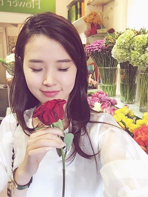 Midu: \'Ngày thứ n sống trên cuộc đời, tôi nghĩ mình cần một Shbet16 chơi game trực tuyến khác hơn, chủ động và tận hưởng Shbet16 chơi game trực tuyến hơn theo cách của riêng mình. Người ta thường khuyên tôi suy nghĩ về cái giá nếu bạn thay đổi nhưng ít ai chịu nghĩ đến cái giá nếu bạn không chịu thay đổi. Vì đời rất đẹp ... Và hoa rất thơm ...Sao ta phải hờ hững nhỉ? Lên kế hoạch cho những chuyến đi của đời mình\'.