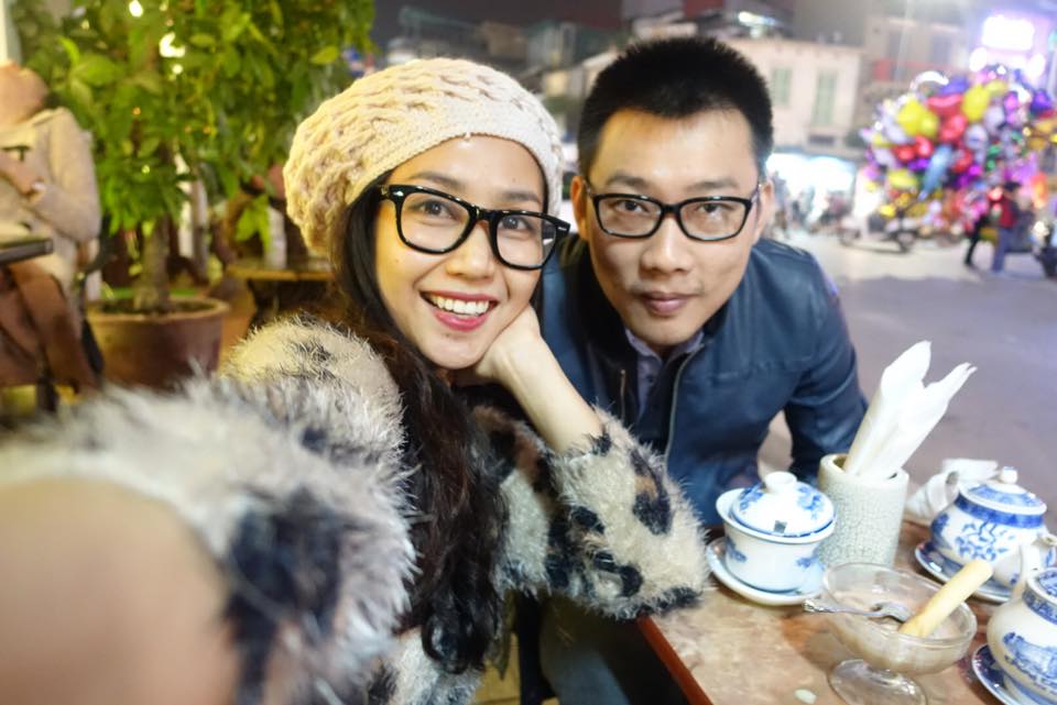 Ốc Thanh Vân: \'Hà Nội. Cặp đôi trong sáng đã đổ bộ về đây. Mai ba về Sài Gòn là được gặp anh chị Ka La. Còn mẹ ở lại Hà Nội là được gặp em Cacao. Ôi.. nhà mình lạ nhỉ\'.