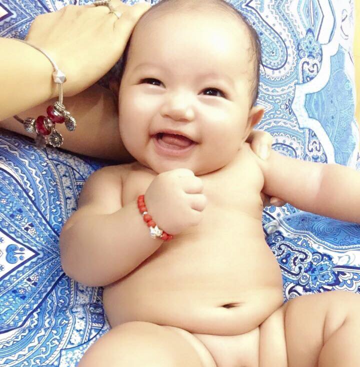 Khánh Thi thừa nhận \'Mấy hôm nay lo tổ chức giải mà mệt quá. Phải nhờ ông bà chăm giùm Kubi. Giờ nhớ con ghê\'.