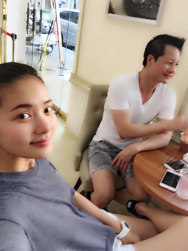 Phan Như Thảo \'Muốn hẹn hò một bữa thôi sao mà khó quá. Canh 3 tháng nay mới có một ngày. Lấy tiền lời bán tôm khô và đi quay phim đãi chồng coi Cine nhá\'.