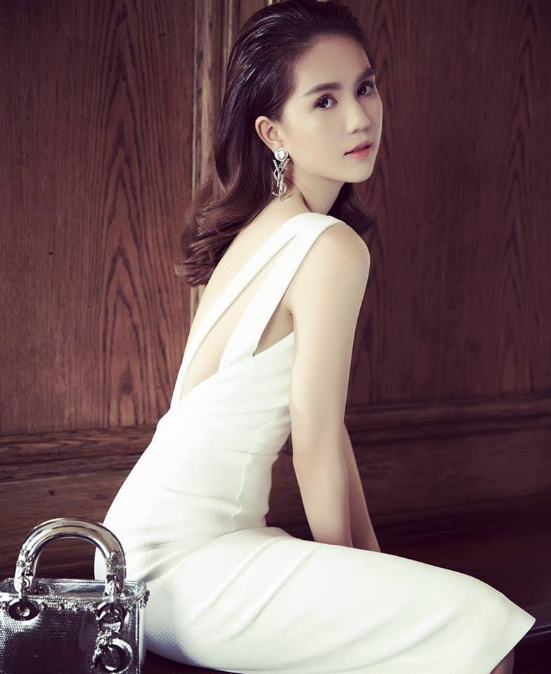 Ngọc Trinh \'Vạn người theo đuổi không bằng một người yêu thương. Vạn người nuông chiều không bằng một người thấu hiểu\'.