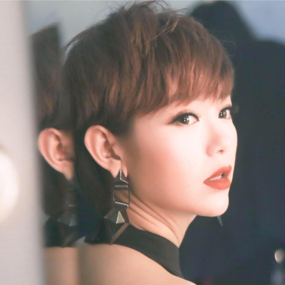 Minh Hằng dịu dàng, ngọt ngào trong hình ảnh mới với Shbet123 Link Vào ShBet Mới Nhất tém dễ thương.