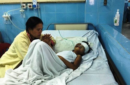 Bé gái nguy kịch vì trượt chân ngã xuống giếng sâu 12m