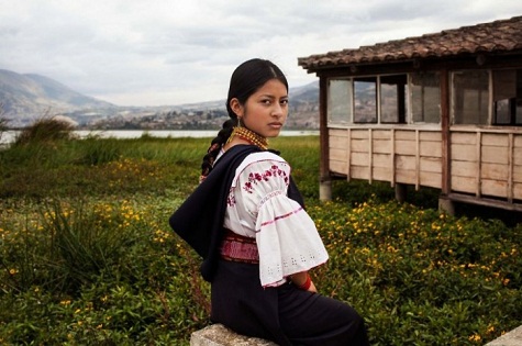 Người con gái trong Shbet999 com đăng nhập dân tộc Otavalo, Ecuador