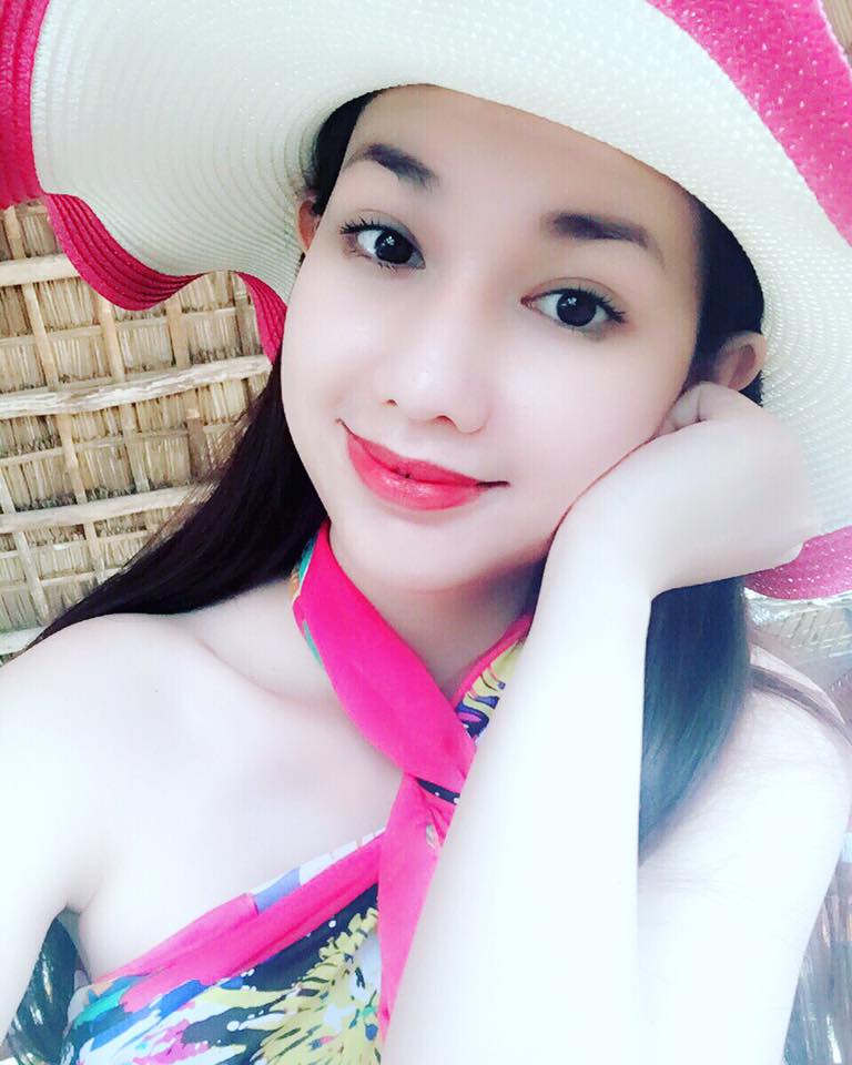 MC Quỳnh Chi \'Chả phải em hiền, chả phải em có sở thích khùng điên là thích bị bắt nạt. Vì đó là anh thôi! Vì đó là anh thôi!\'.