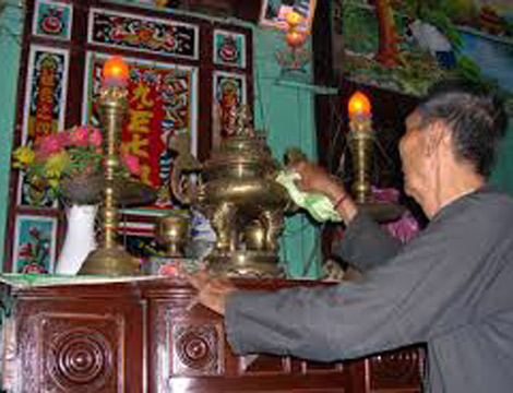 Bài văn khấn trước khi lau dọn bàn thờ ngày 23 tháng Chạp