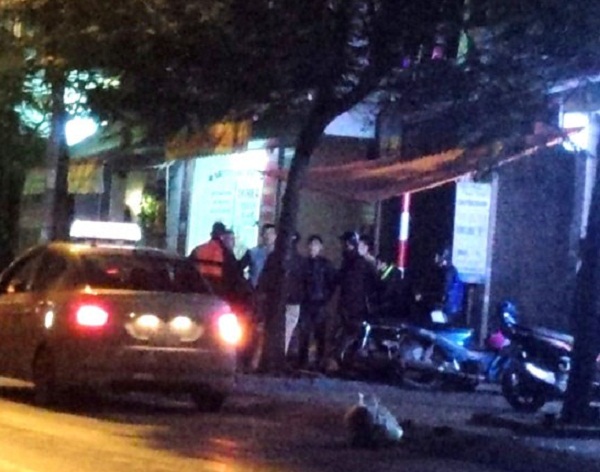Nghi án đấu súng trong đêm giữa 2 nhóm thanh niên ở Hà Nội