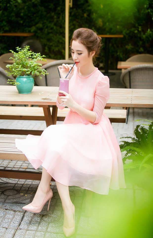 Angela Phương Trinh khoe dáng tiểu thư \'Hãy cho em biết đôi môi anh được làm bằng gì? Em đã trộn socola, đường và Link Vào SHBET88 Mới Nhất lại với nhau. Nhưng chẳng thể nào ngọt ngào bằng đôi môi của anh\'.