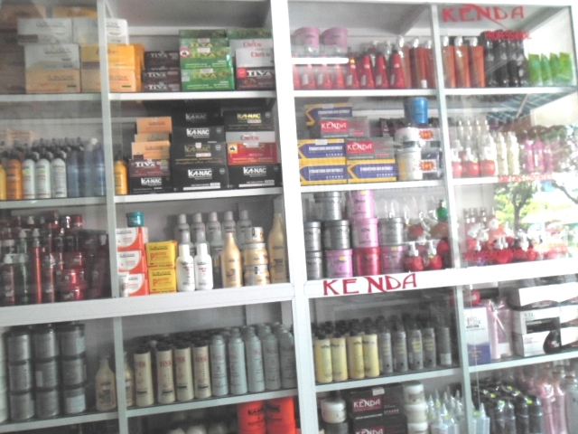 Bắt giữ gần 4 tấn sản phẩm chăm tóc giả đội lốt hàng cao cấp