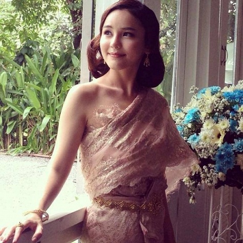 Thái Lan: Dù là đất nước ưa chuộng thẩm mỹ nhưng những cô gái ở đất nước này cũng nhìn rất tuyệt vời. Phụ nữ Thái khôn khéo, linh hoạt trong ứng xử và yêu thương nhân loại, vì thế, họ luôn có một vẻ đẹp dịu dàng.