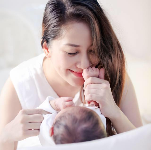 Khánh Thi thừa nhận \'Bản thân nhiều khi nói dối và cũng đôi khi bị lộ tẩy và tự nhục. Vì thế ghét kẻ nói dối! Nên giờ dối mà hoàn hảo thì bó tay. Chứ dối mà người ta biết thì cũng đơ đơ. Nản ghê và ghét ghê\'.