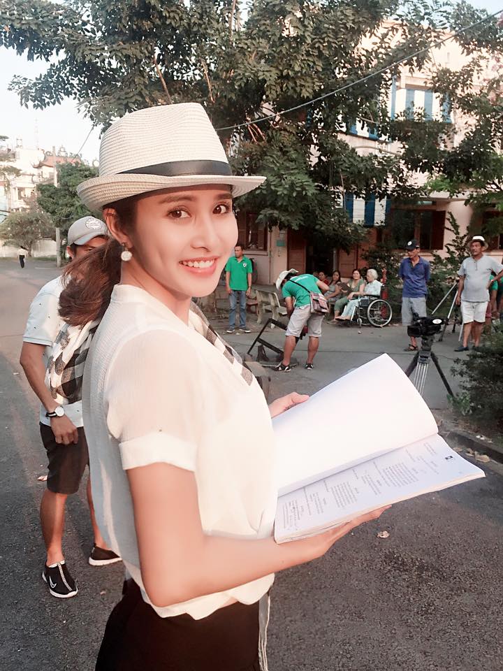 Thảo Trang - vợ cũ Phan Thanh Bình thừa nhận \'Đọc kịch bản cũng không yên nữa à ... Kỳ ghê vậy á..!! Thik thặc...!!\'.