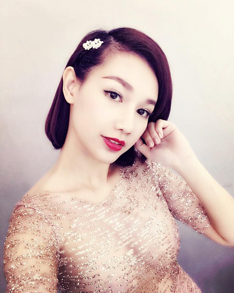 MC Quỳnh Chi \'Lạnh như vầy lát dẫn ngoài trời gió chỉ cần \'đưa đẩy\' nhè nhẹ là em Chi \'zui\' lắm nè nhe\'.