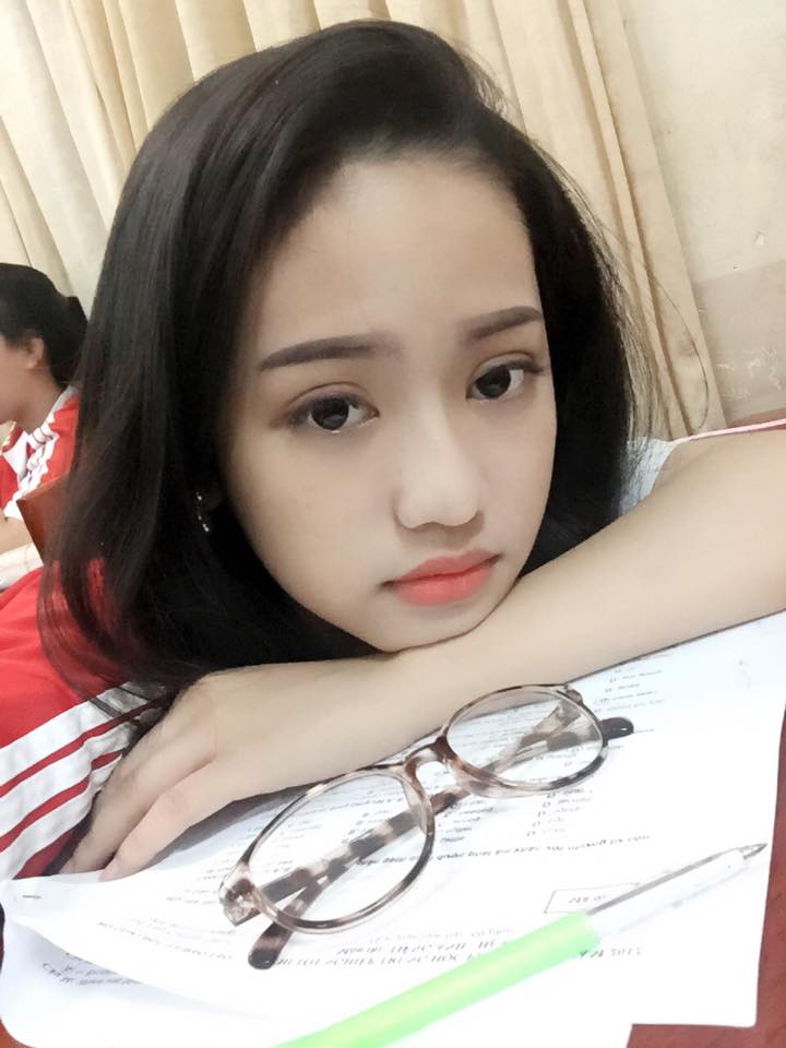Thúy Vi khoe \'Đôi mắt ấy... Còn bị sưng\' sau khi thẩm mỹ.