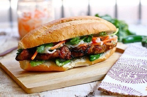 12. Bánh mì Việt Nam đã tạo nên cơn sốt mới của ẩm thực đường phố trên toàn thế giới, bởi thế chẳng có gì là lạ khi nó lọt vào top 20 Shbet0099 cá cược trực tuyến đường phố ngon nhất thế giới theo bình chọn của Huffington Post. Bánh mì Việt Nam mỗi miền mỗi khác nhưng dù là ở Hà Nội, Đà Nẵng hay Sài Gòn thì chiếc bánh mì đầy đặn với hàng chục loại nhân với đủ thịt, pate, rau, nộm cũng khiến thực khách ngất ngây.